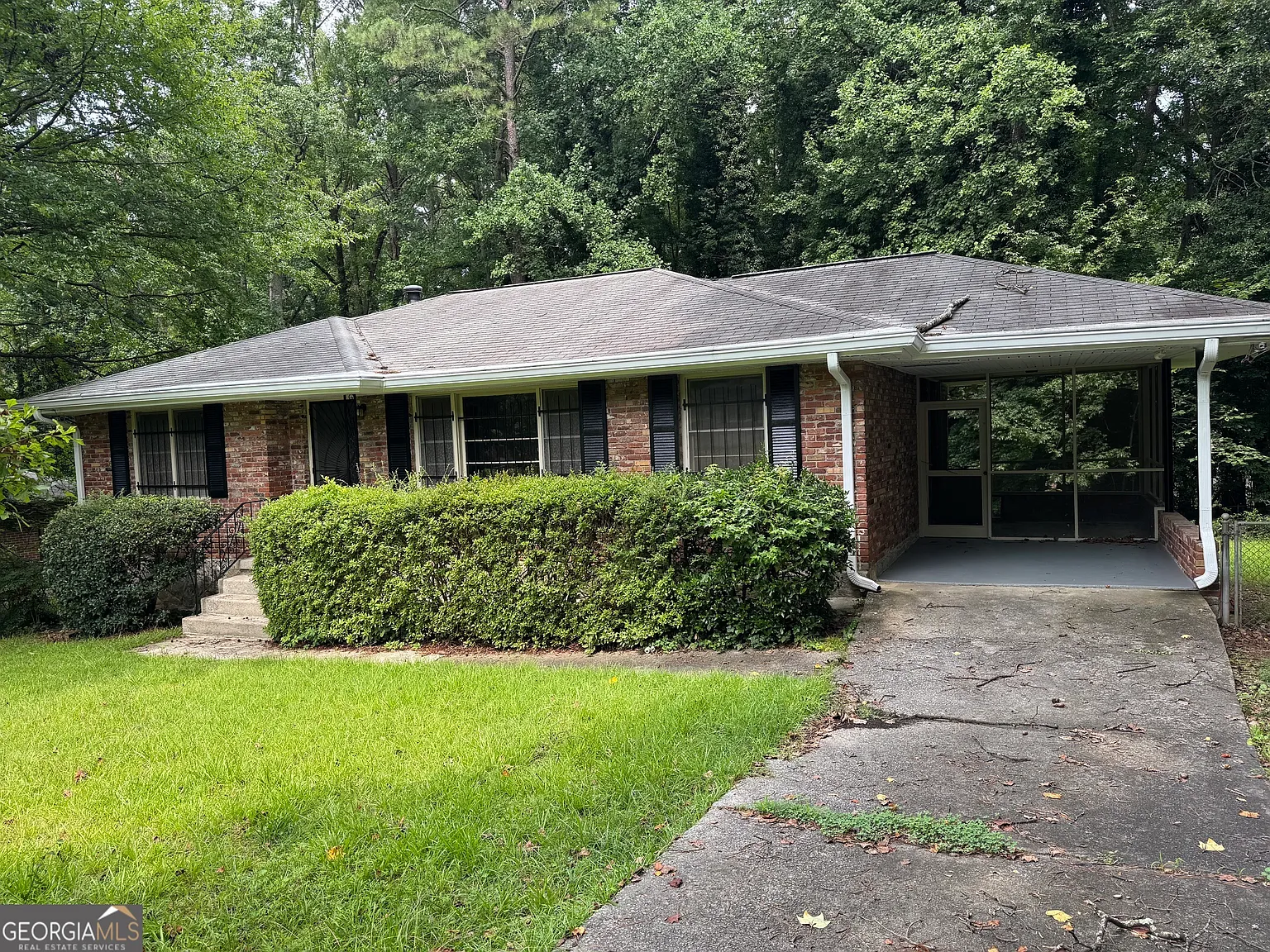 3 bed, 1.5 bath, 1300 sqft, $1,600 — Photo 2