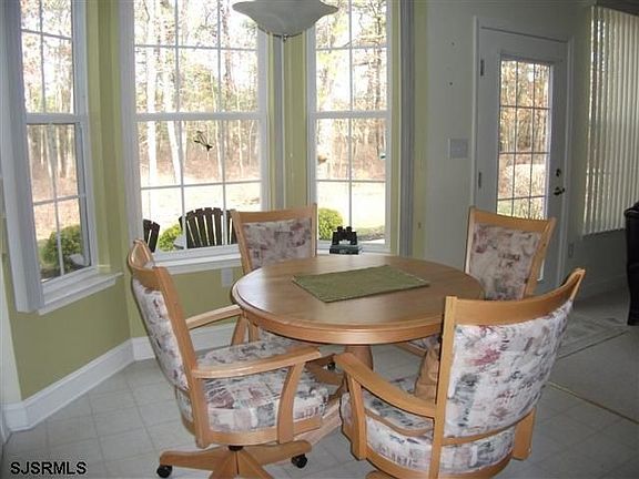 4th image of 128 Southport Ct