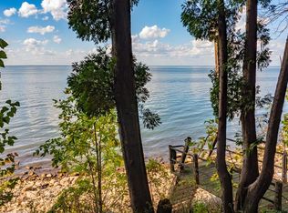 5215 Edgewater Beach Rd, Green Bay, WI 54311