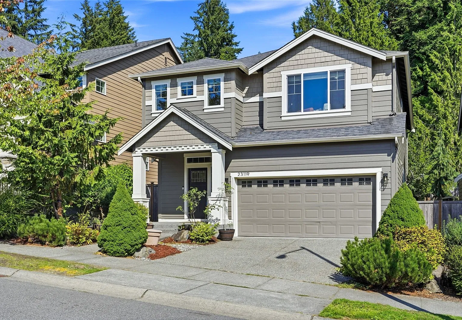 5 bed, 2500 sqft, $4,000 — Photo 1