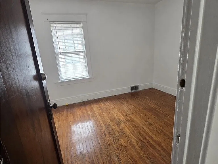 71 Brunswick Blvd #LOWER — Photo 7