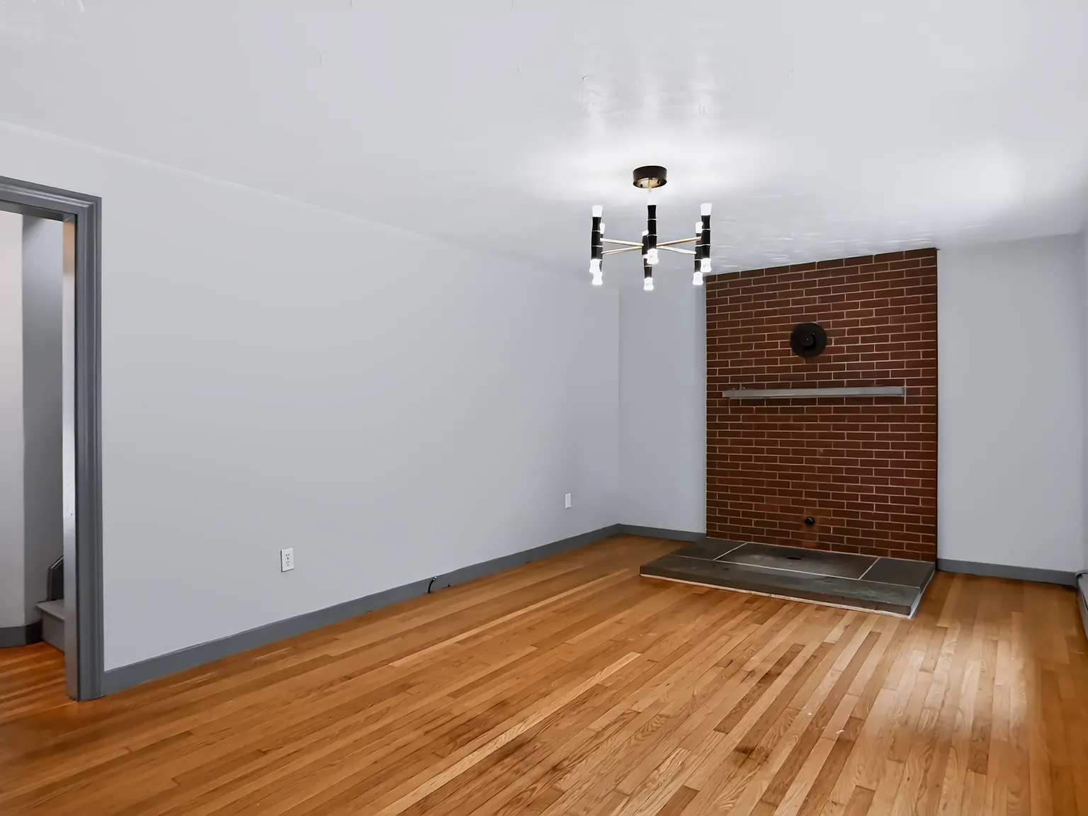 4 bed, 1900 sqft, $3,200 — Photo 3