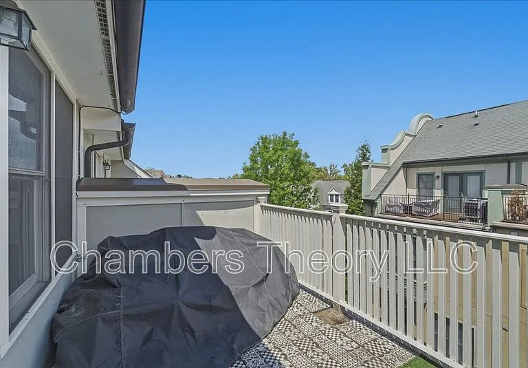 2735 Linden Ln — Photo 31