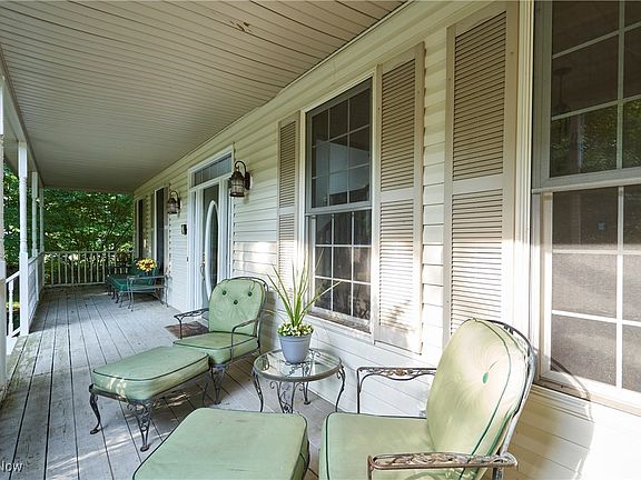 3rd image of 16730 Victoria Dr