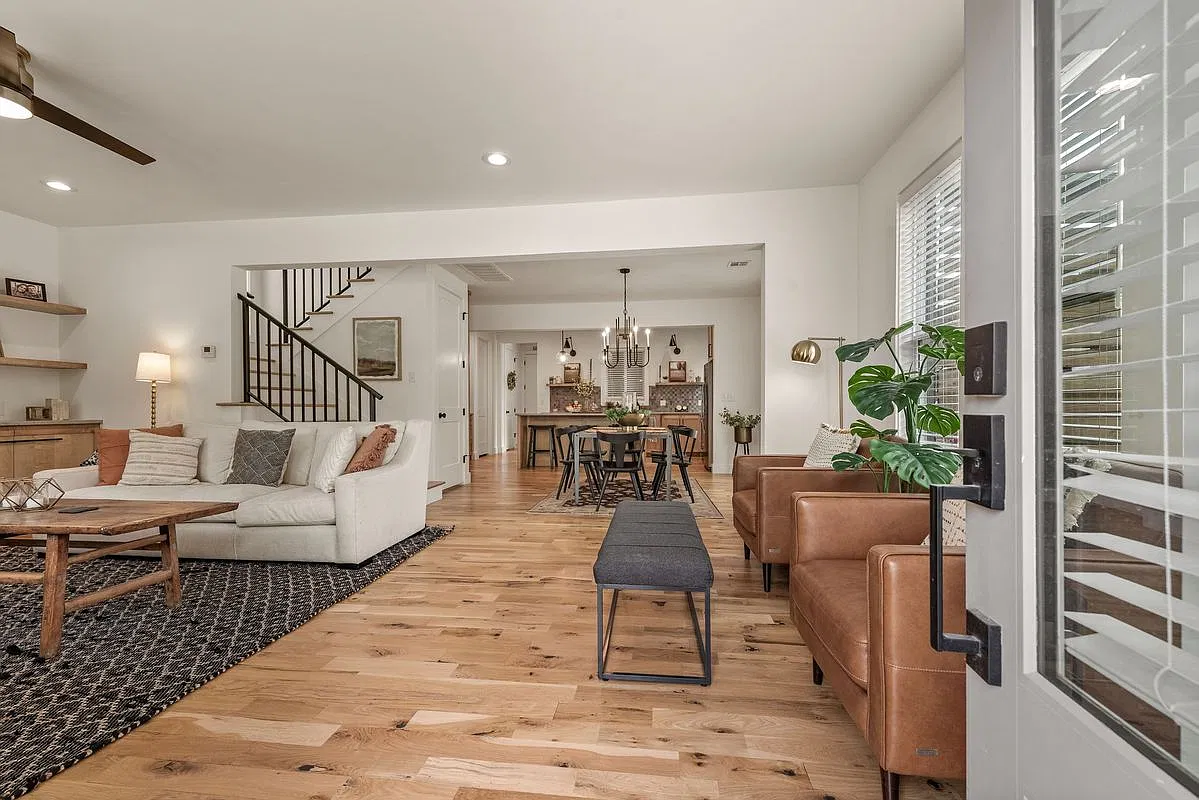 4 bed, 3.5 bath, 2326 sqft, $3,150 — Photo 3