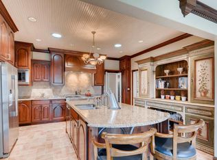 15 Oriole Ln, North Oaks, MN 55127