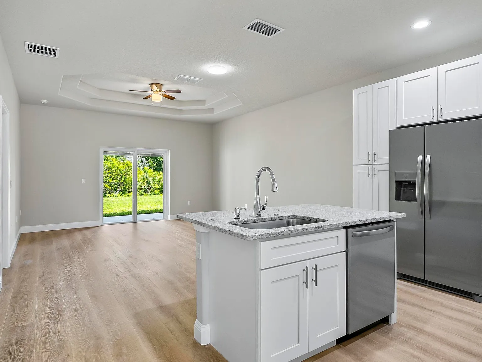 3 bed, 1189 sqft, $1,800 — Photo 2