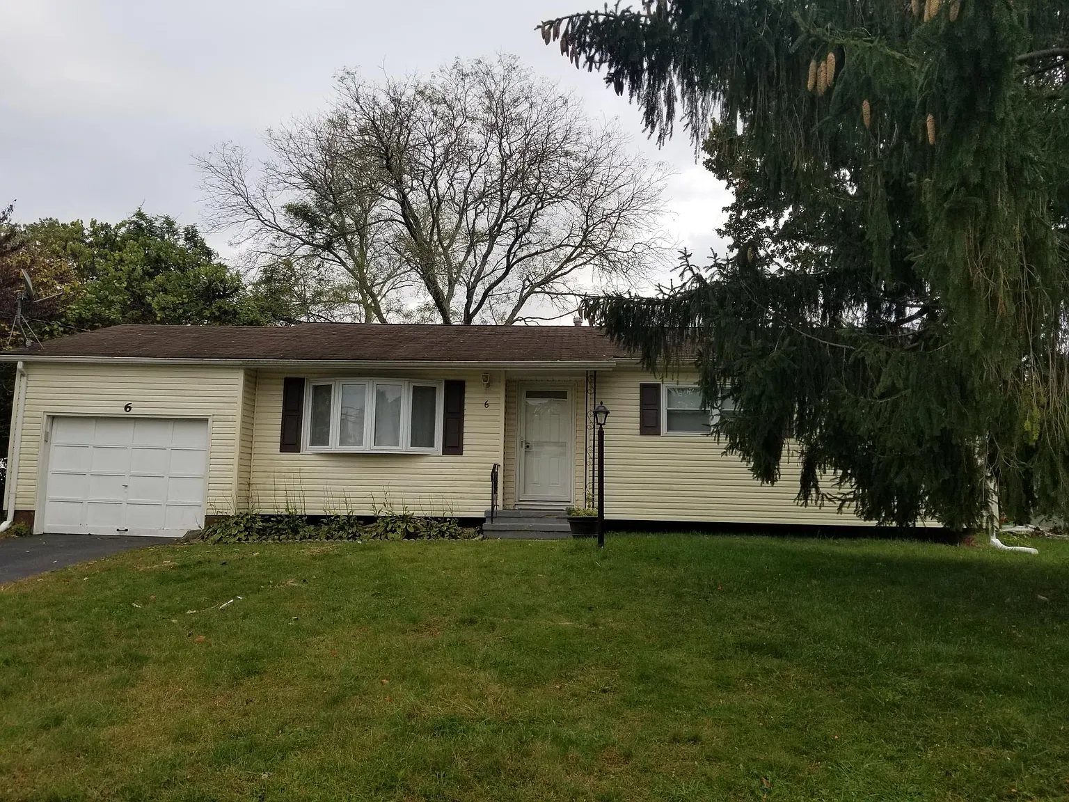 6 Rhode Island Dr photo 1