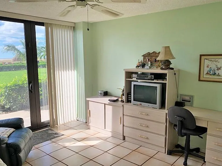 180 Seaview Ct #111 — Photo 3
