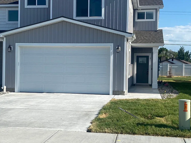 1104 E Jaylee Dr #1 — Photo 1