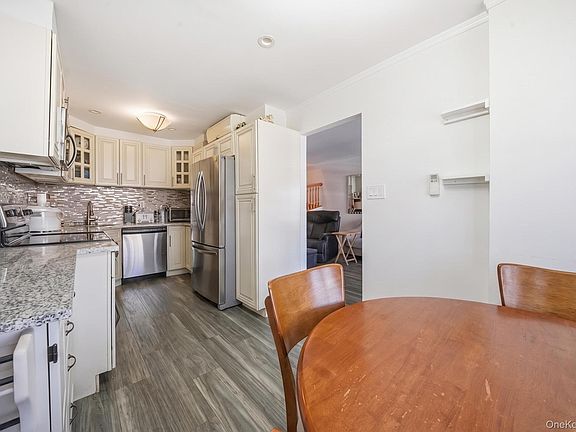 4th image of 6908 Penelope Avenue