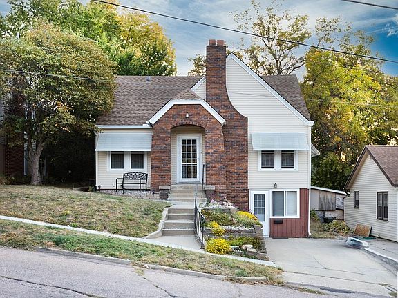 2nd image of 2134 Ross St