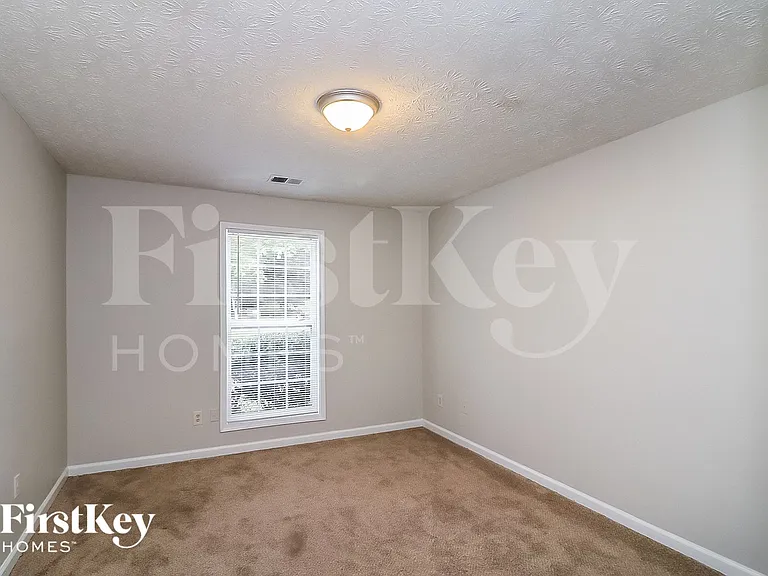 4745 Roswell Mill Dr — Photo 12
