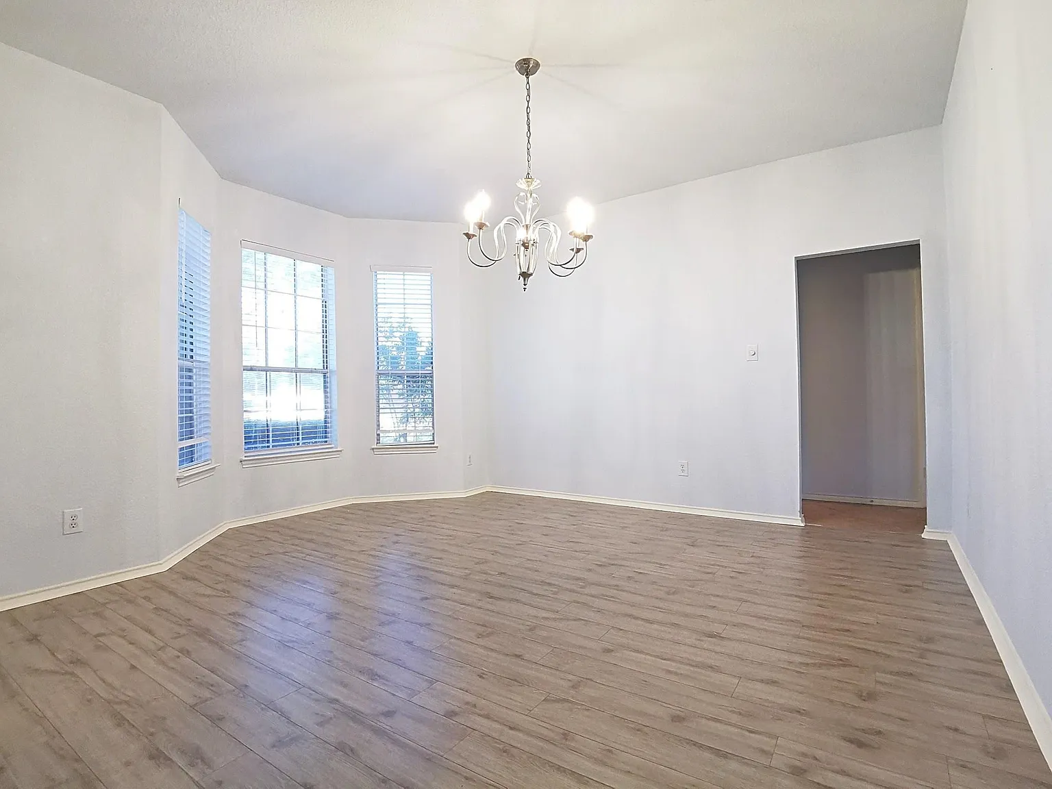 4 bed, 3.5 bath, 3147 sqft, $2,450 — Photo 4