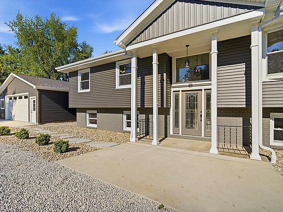 3rd image of 9646 Ridgewood Ct
