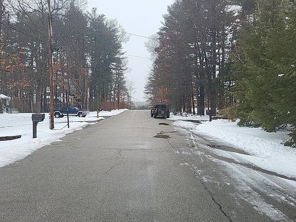 4th image of 10 Woodbury Dr