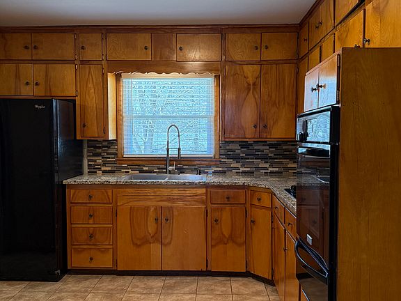 4th image of 3612 S Main St