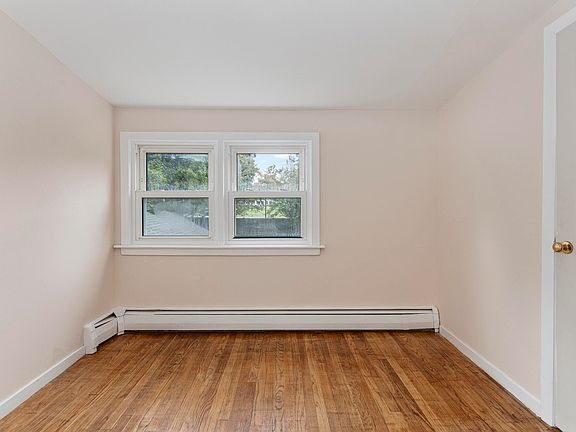 4th image of 4 Farm Hill Road