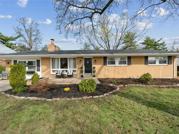 10019 Crestwood Dr, Saint Louis, MO 63126