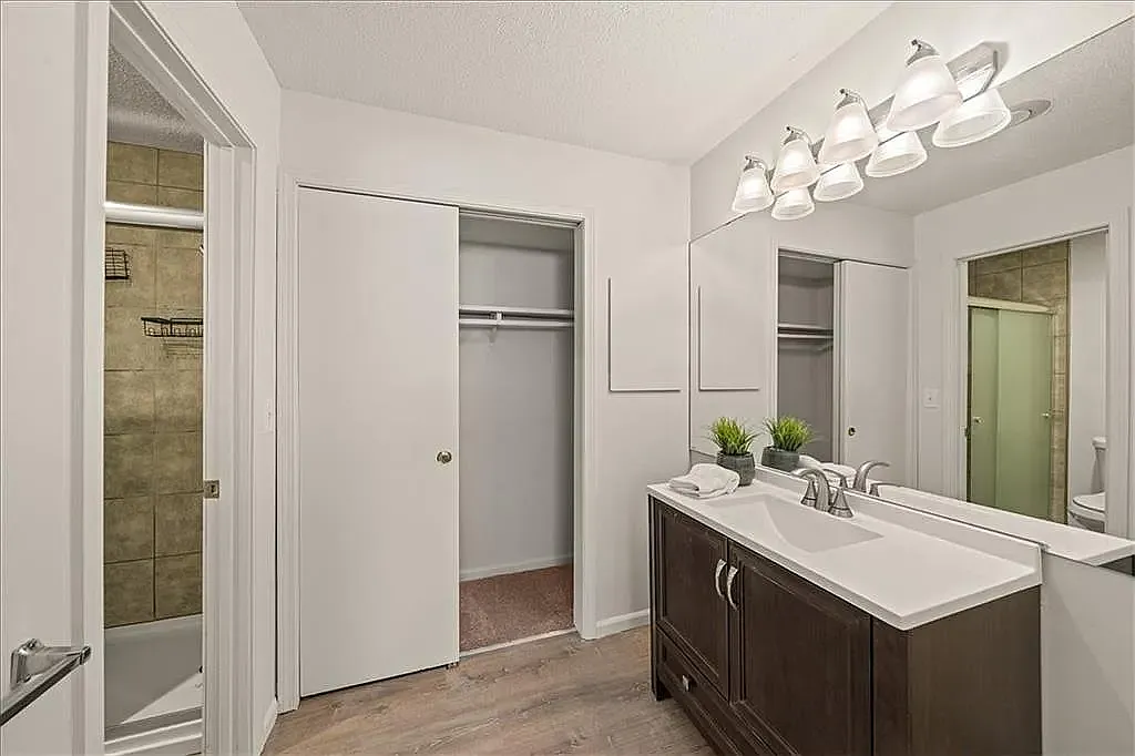 2 bed, 1043 sqft, $1,595 — Photo 4