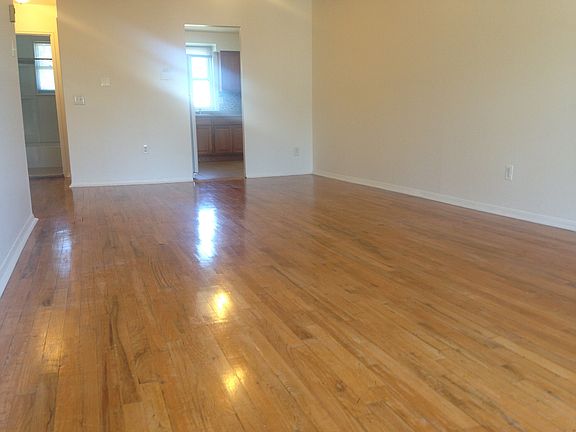 5th image of 29 Benton Ct