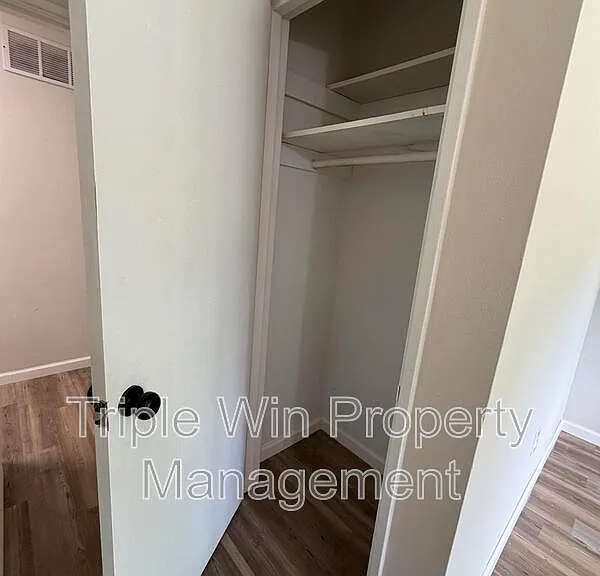945 Paddock Dr — Photo 19
