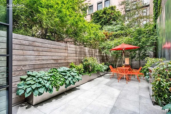 Sold by Sotheby's International Realty | media 10