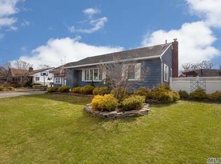 481 S 13th St, Lindenhurst, NY 11757