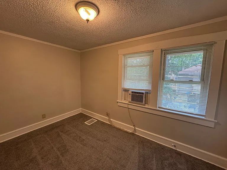 1136-1138 Fairfield Ave — Photo 21
