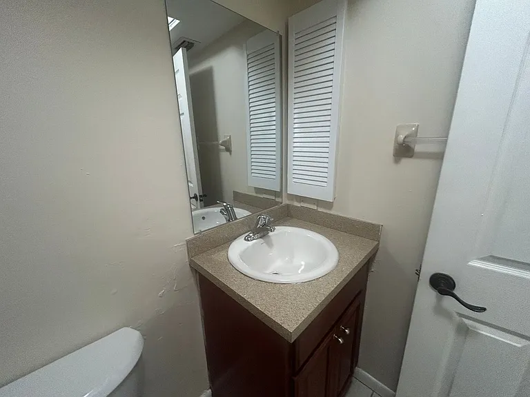 215-217 SE 23rd Pl — Photo 13