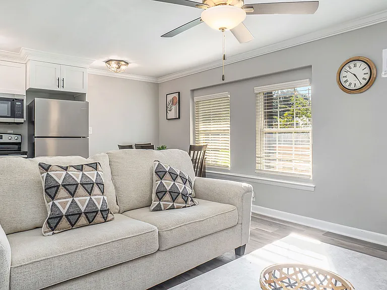 1075 W Ocean View Ave — Photo 20