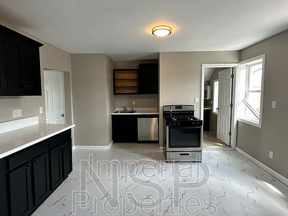 4th image of 15 Franklin St #5