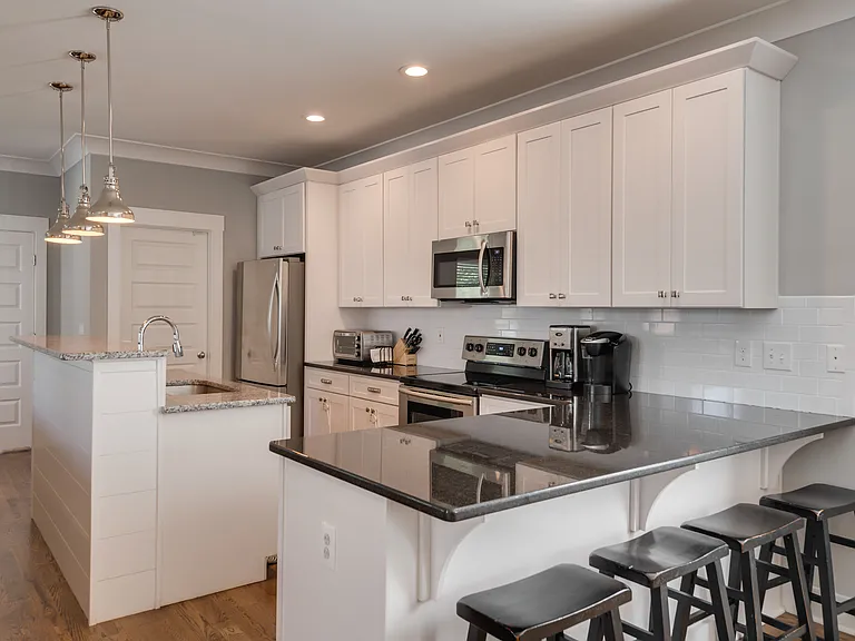 508 Morton Ave — Photo 12