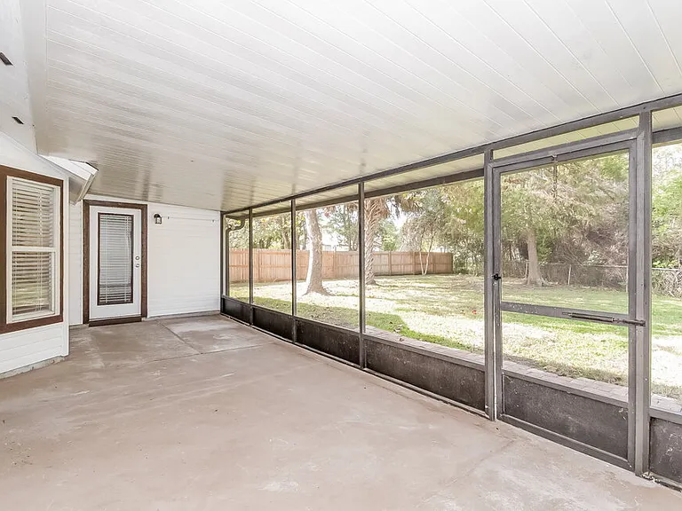 606 Charles Pinckney St — Photo 14
