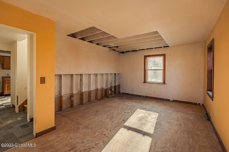 2nd image of 2648 Crane Road
