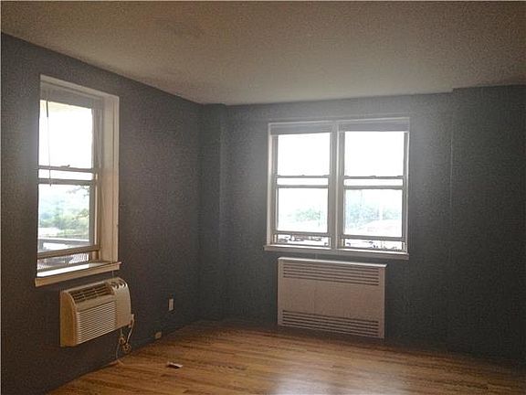 5th image of 5900 Arlington Ave APT 2E