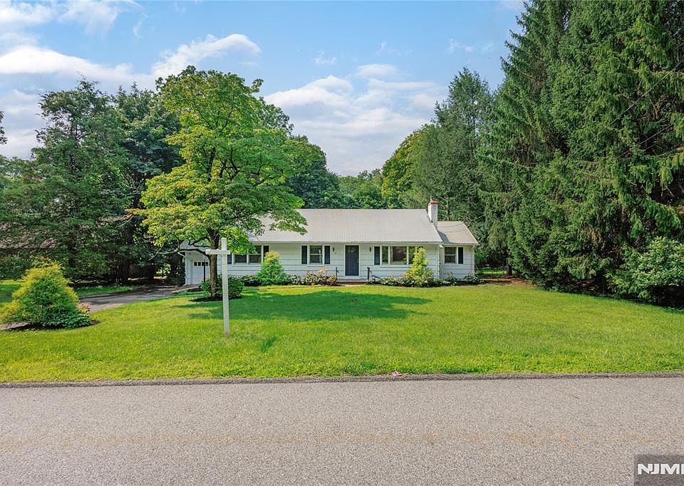 1st image of 16 Dater Ln