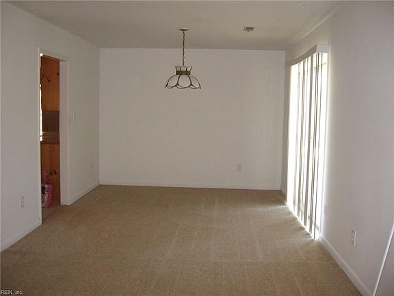 4th image of 301 Burgh Westra Dr
