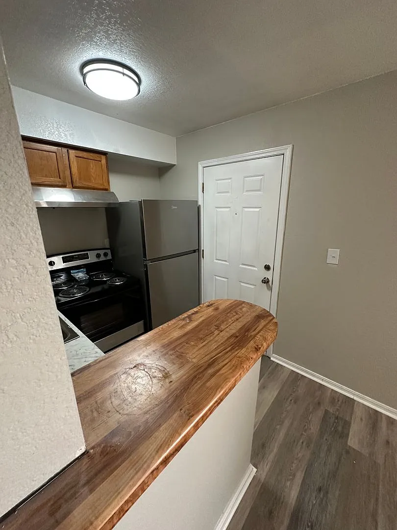 Charming Condo in the City! — Photo 2