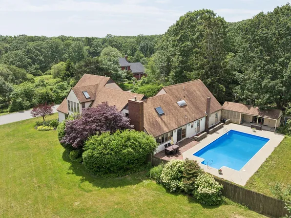 4 Running Tide Road, Cape Elizabeth, ME 04107