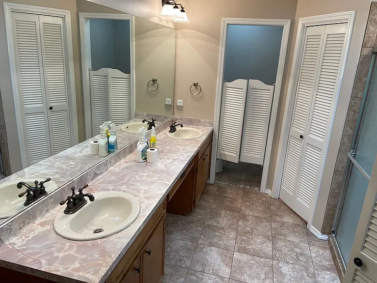 5604 Kenilworth Cir — Photo 13