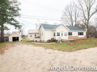 7250 E Howard City Edmore Rd, Vestaburg, MI 48891