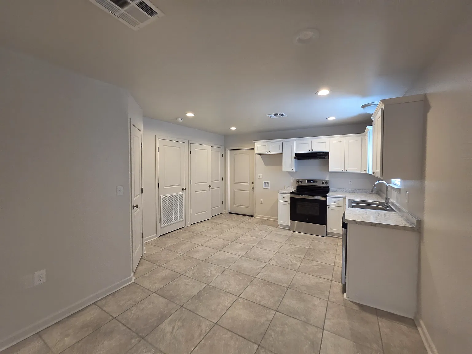 3 bed, 1304 sqft, $1,525 — Photo 4