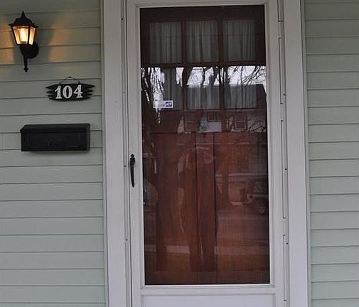 4th image of 104 Cushing Ave