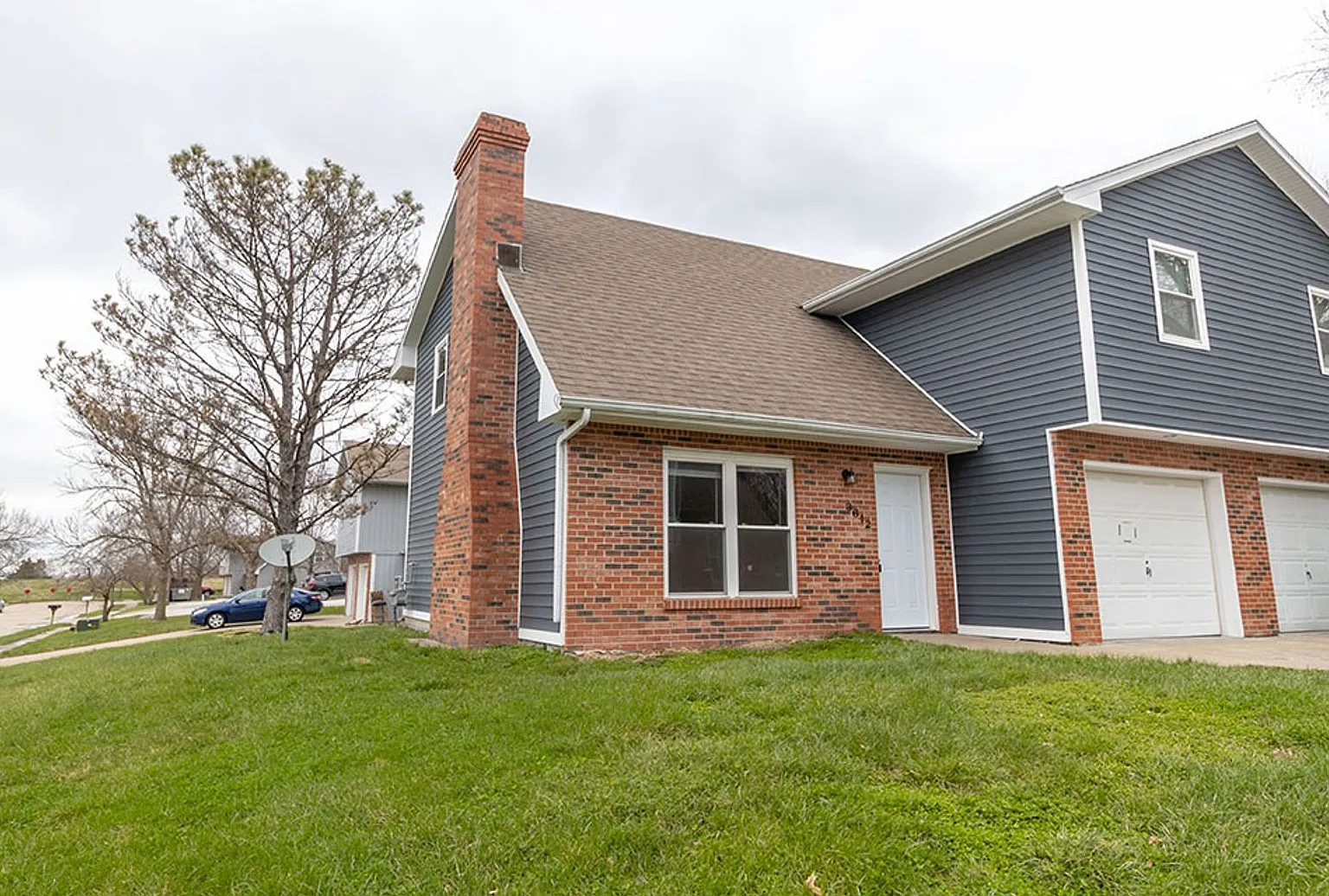 Spacious 3 bedroom duplex with 2.5 baths. — Photo 1