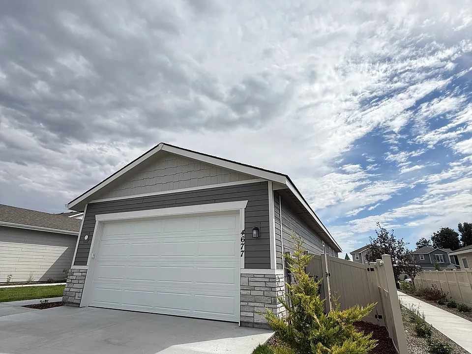 4677 W Quarterhorse Ln