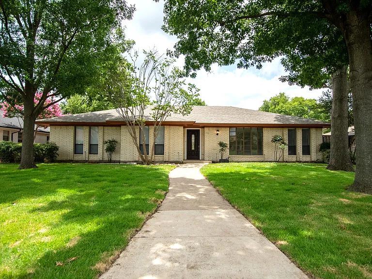 904 Lake Highlands Dr — Photo 1
