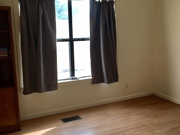 4th image of 4921 Bond Ct NW