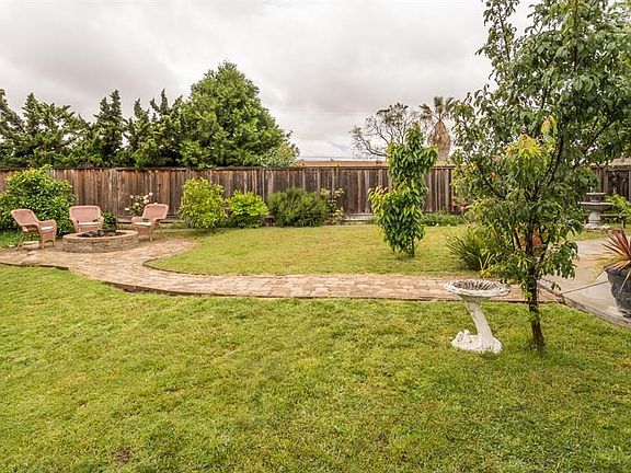 2nd image of 525 Cottage Park Dr