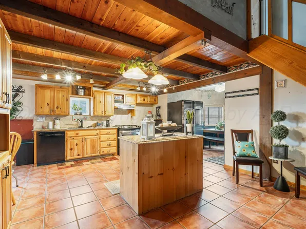 1706 Lakeview Dr, Fritch, TX 79036